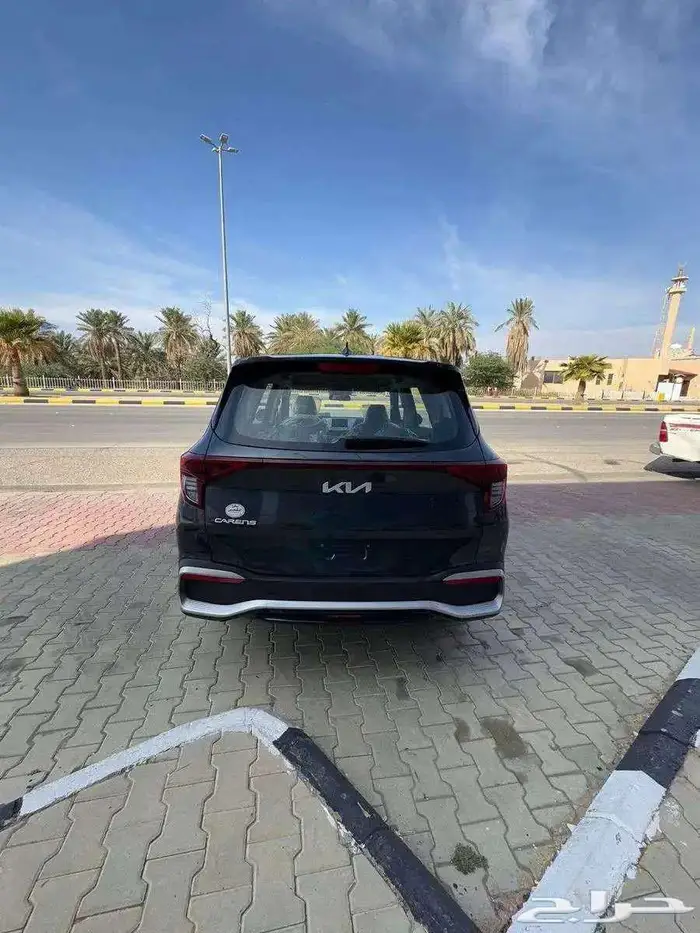 كيا كارينز GLS موديل 2025 م 3