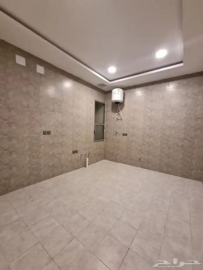 للبيع وحدات فاخره ارضيه وعلويه بحي سلطانه 12