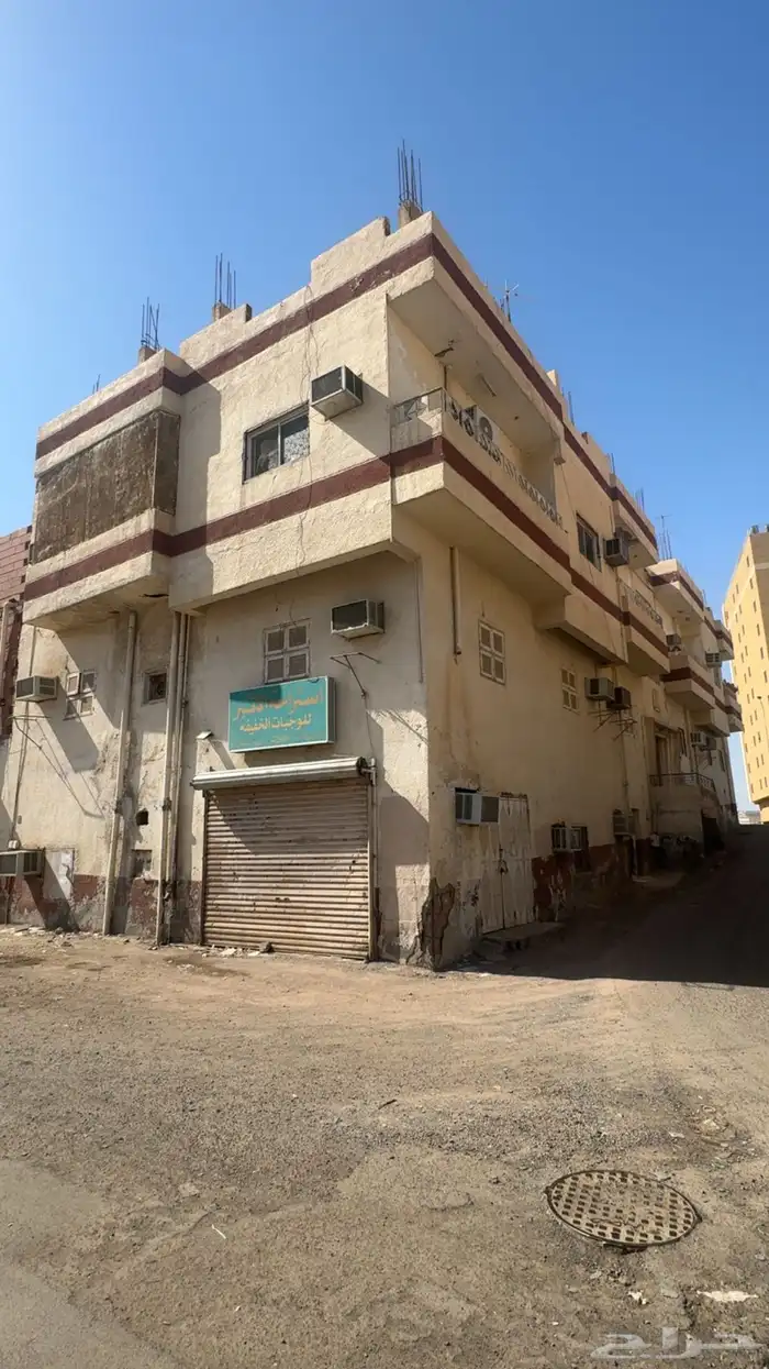 عمارة بحي ( المستراح ) عن الحرم 800م ( 5 شقق ) بمليون و800 3
