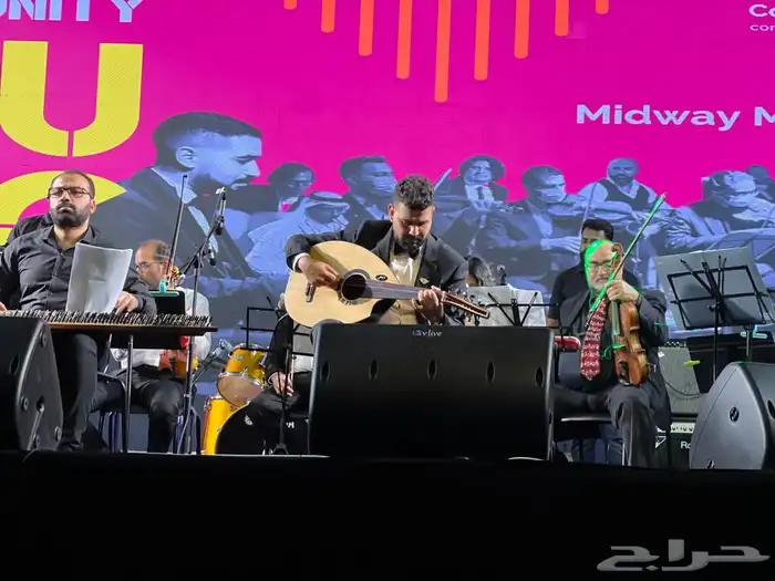 عازف عود و مغني 3