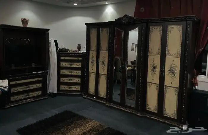 غرفة نوم كلاسيكية فاخرة مستخدمة بحالة ممتازة 2