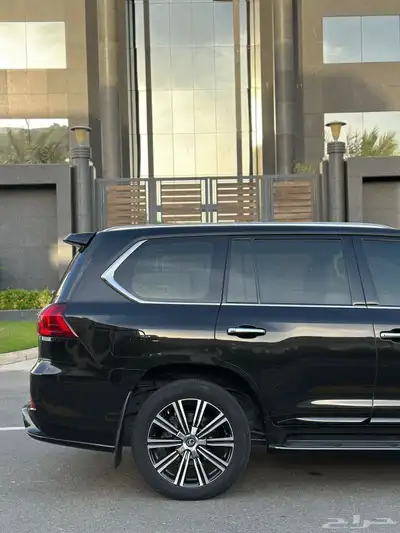 لكزس LX570 2021 4