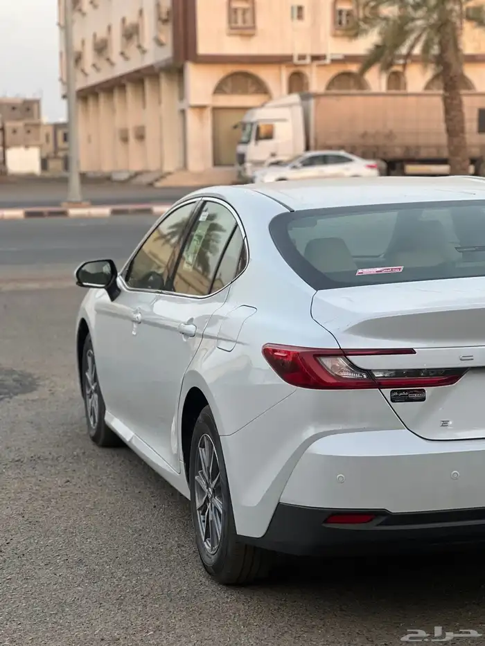 تويوتا كامري E بنزين 2025 6