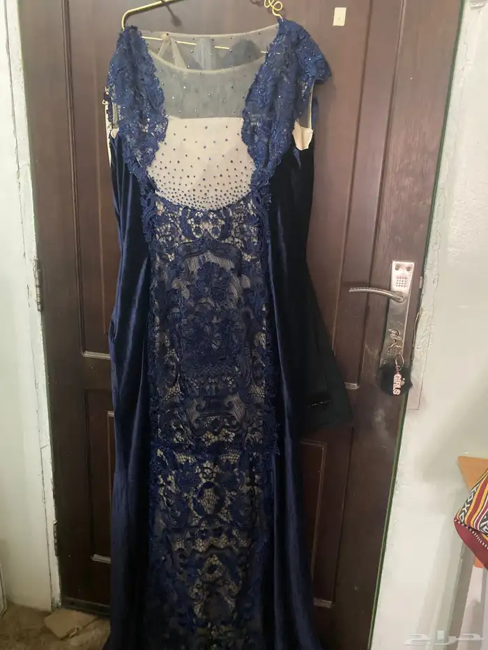 يوجد فستان سهره جميل غالي ابيعه بي اربعاميه مقاس 18كبير 0