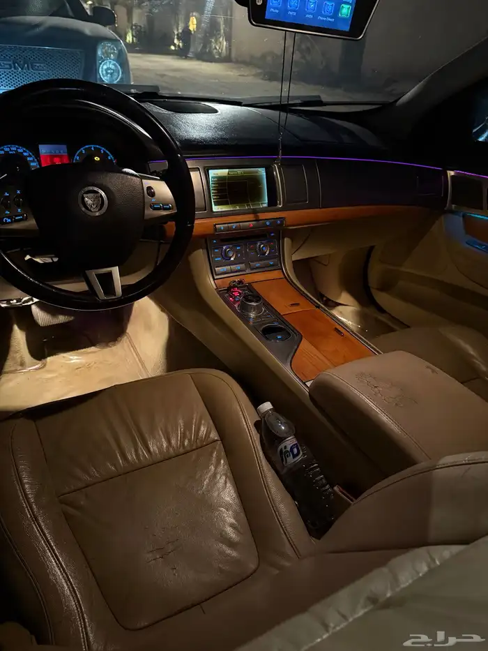 جاكوار 2010 XF 10