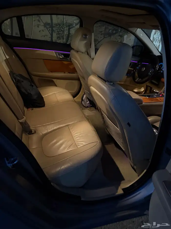 جاكوار 2010 XF 6