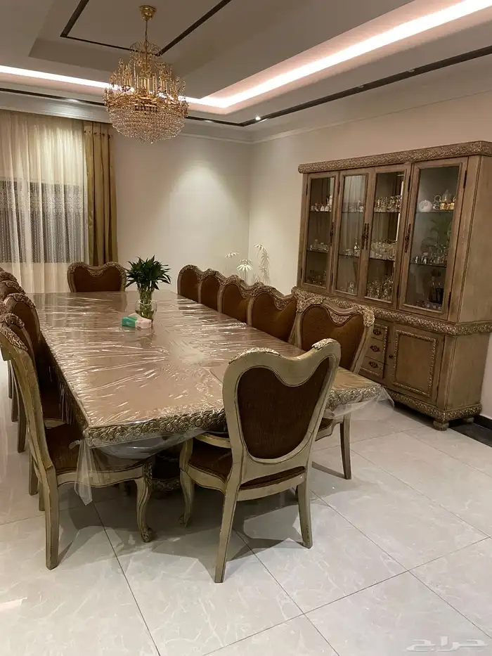 طاولة طعام فاخره مستخدمه - 20 كرسي 1
