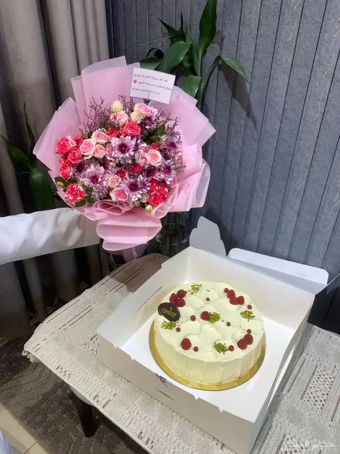 هدايا   تخرج كيك ورد عطورات اكسسوارات ماركات 6