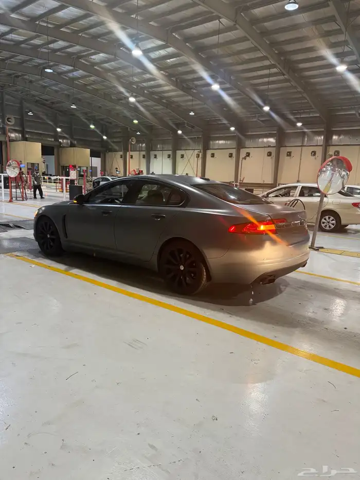 جاكوار 2010 XF 1