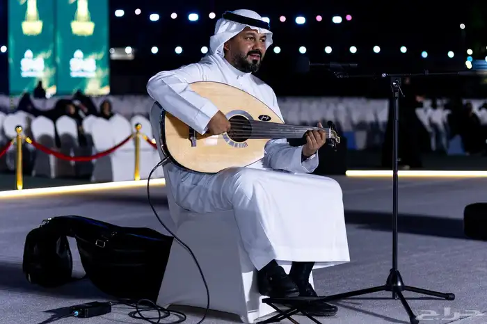 عازف عود و مغني 0