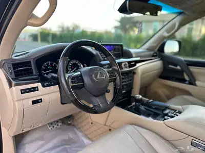 لكزس LX570 2021 8