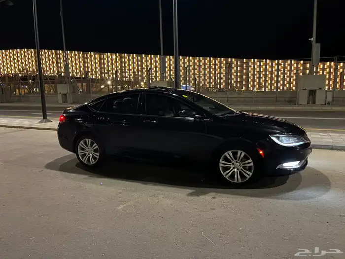 للبيع او البدل بسياره SUV كريسلر c200 2016 فل كامل 4S 8