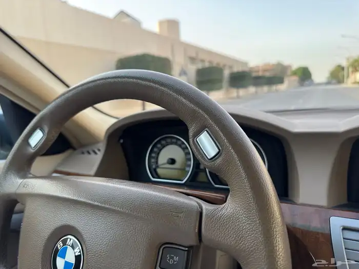 من التحف BMW 740LI مخزن 21