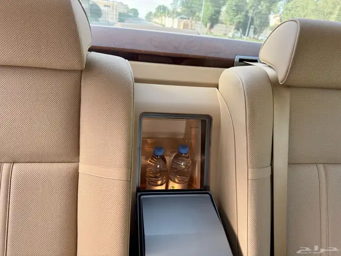 من التحف BMW 740LI مخزن 8