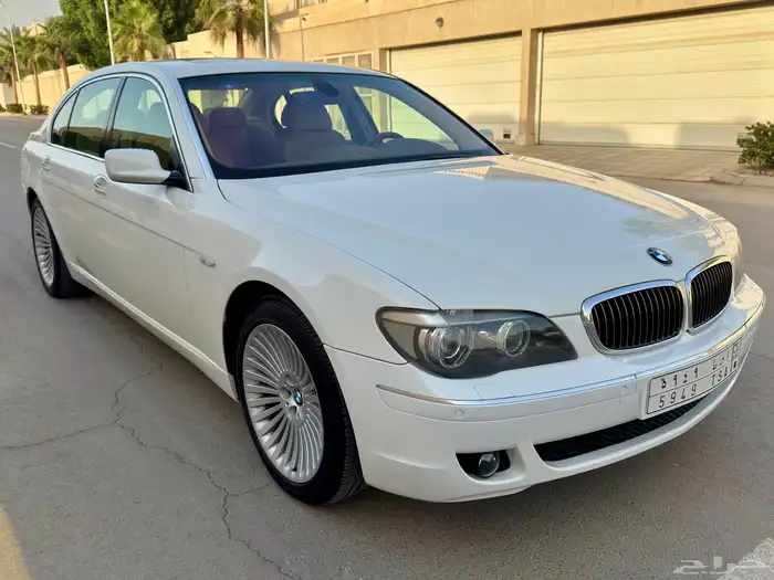 من التحف BMW 740LI مخزن 13