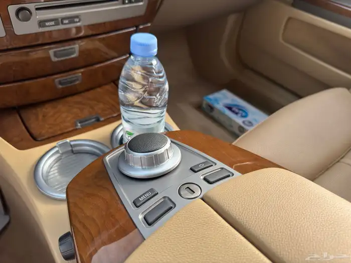 من التحف BMW 740LI مخزن 9