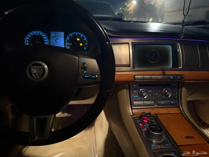 جاكوار 2010 XF 14