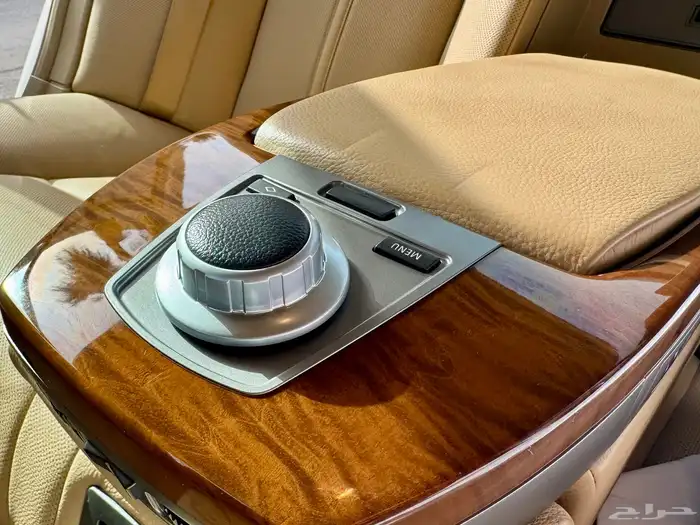 من التحف BMW 740LI مخزن 2
