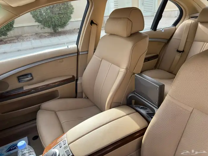 من التحف BMW 740LI مخزن 20