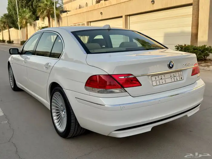 من التحف BMW 740LI مخزن 14