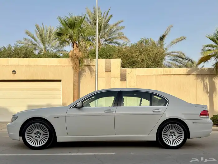 من التحف BMW 740LI مخزن 19