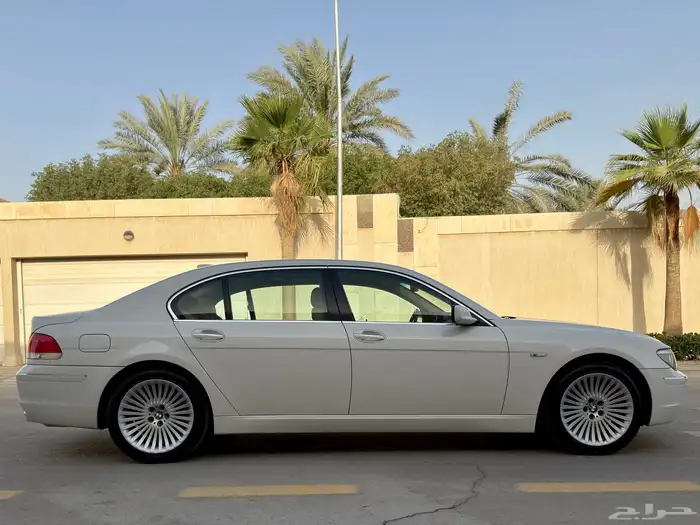 من التحف BMW 740LI مخزن 18