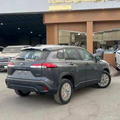 تويوتا كورولا كروس LE هايبرد 2025 لون رمادي 7