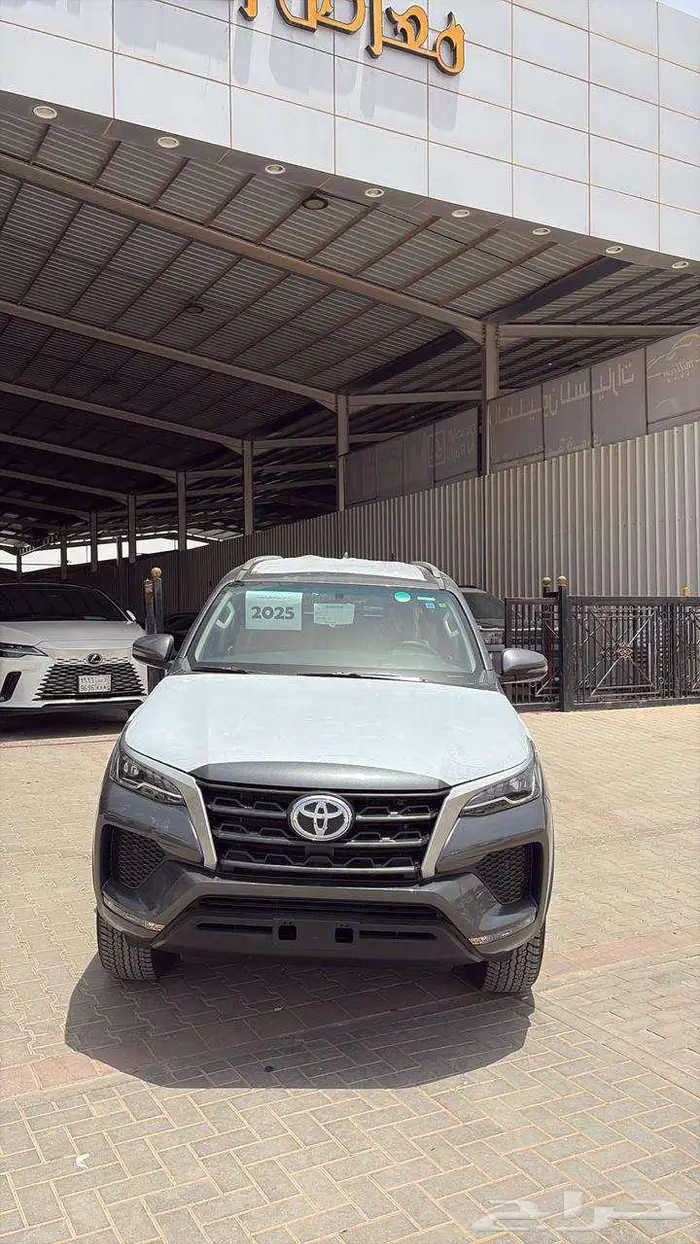 تويوتا فورتشنر GX 4X4 2025 بنزين 0