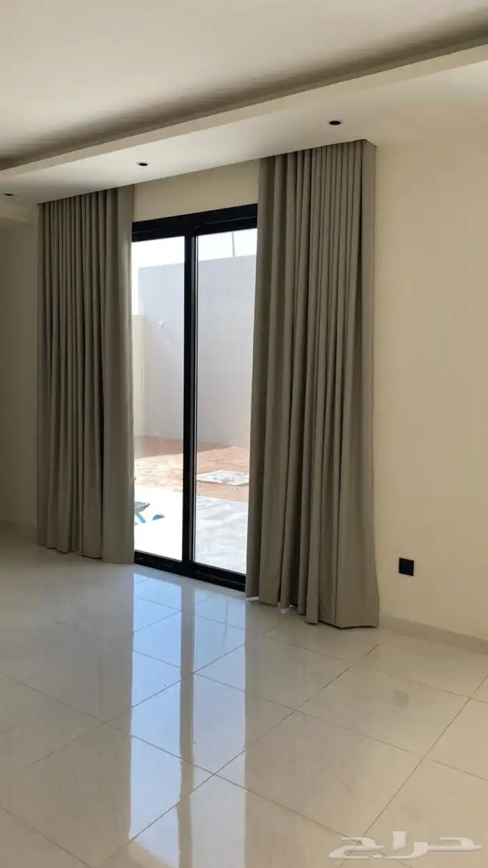 للبيع فيلا حي الجنادرية المشرقية 4