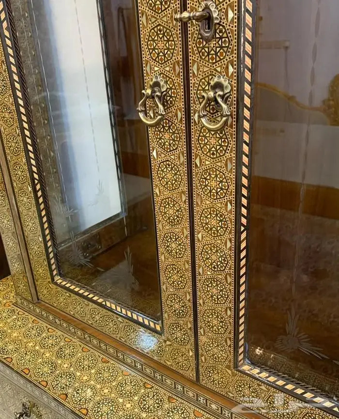 كرسيين ومدخل وفاترينا موزاييك دمشقي مطعم بالصدف انتيك 19