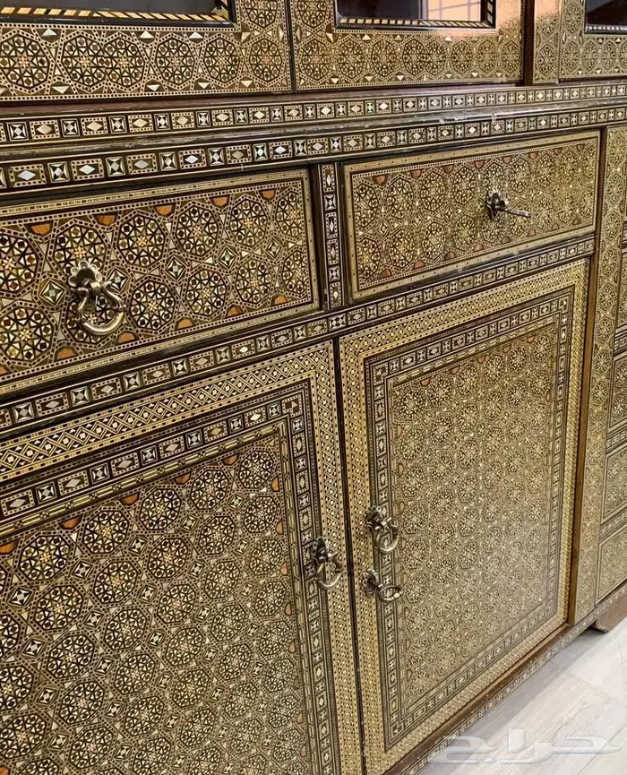 كرسيين ومدخل وفاترينا موزاييك دمشقي مطعم بالصدف انتيك 16