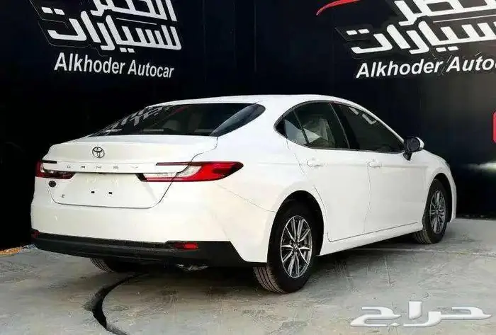 تويوتا كامري E استاندر 2025 لدي شركة الخضر للسيارات 3
