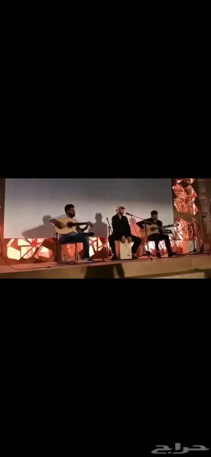 عازف عود و مغني 2