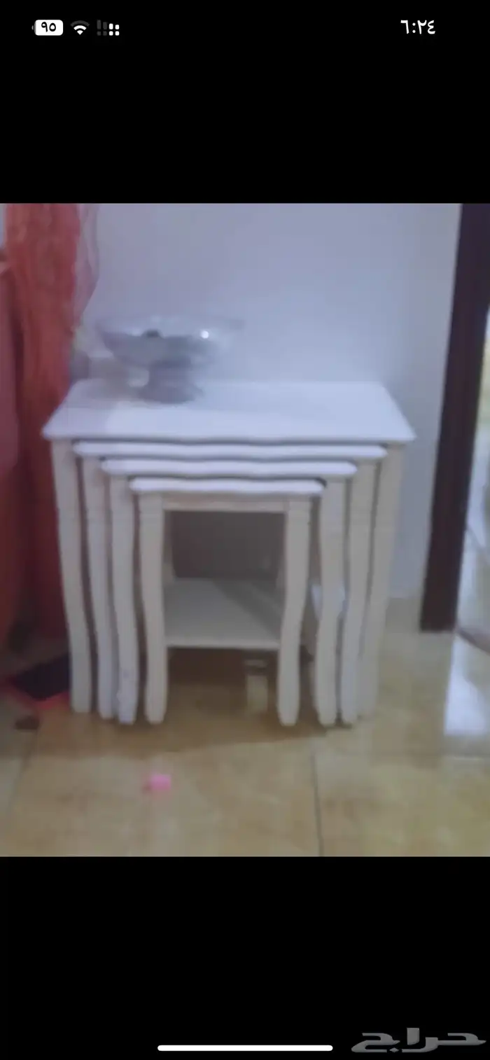 كنب نضيف 4 في 6 للبيع مع ثلاث طاولات وزوليه والستاره. 1200 1