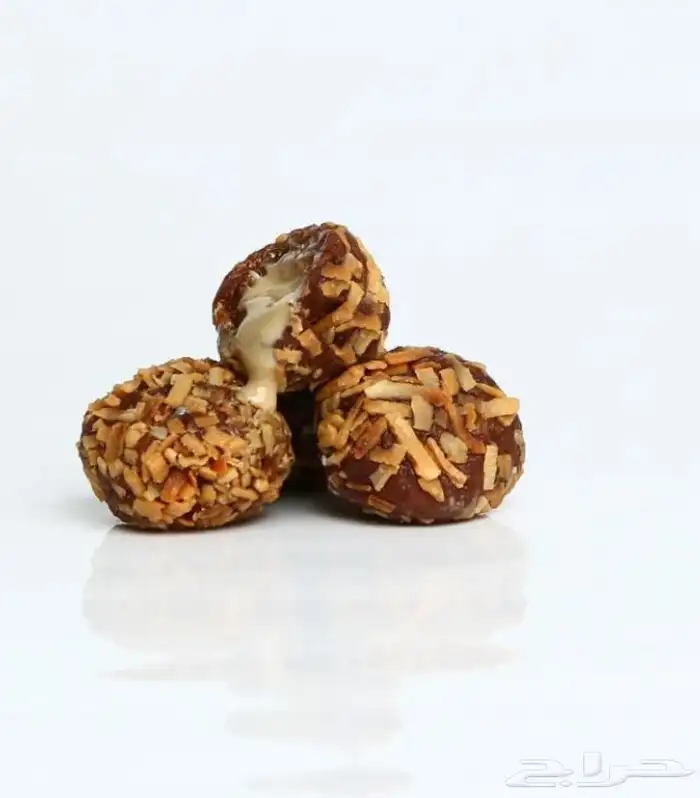 عرض كرات التمر بسمسم بحشوة الطحينة 19 ريال بس والكليجا 19 10