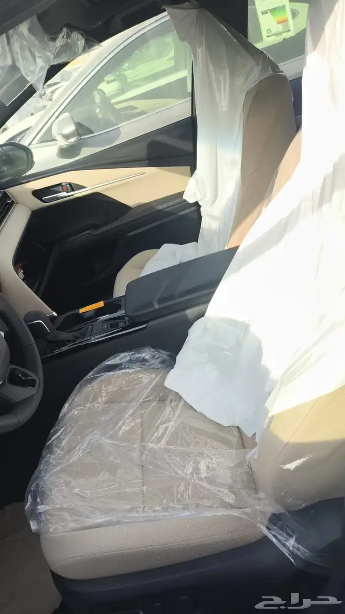 تويوتا كامري Le بنزين نص فل موديل 2025 كاش او تقسيط 4