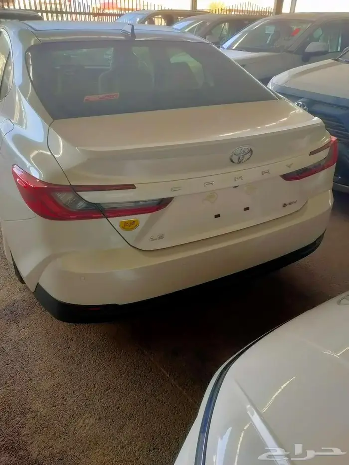 تويوتا كامري LE هايبرد 1
