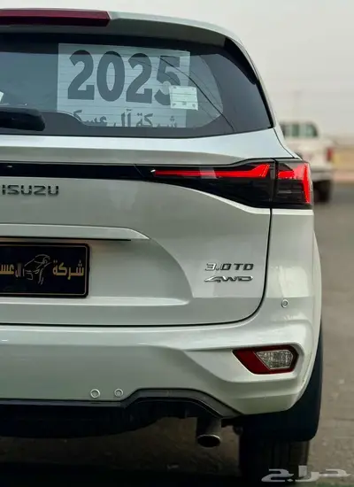 ايسوزو جيب ام يو اكس دبل 2025 الشكل الجديد 14