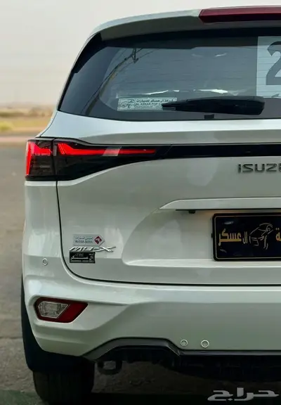 ايسوزو جيب ام يو اكس دبل 2025 الشكل الجديد 15