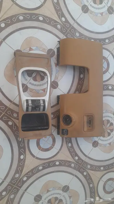 توجد قطع غيار بورش كاين 2006 4