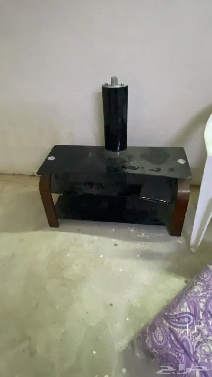 سرير اطفال وطاولة زجاج لشاشة 0