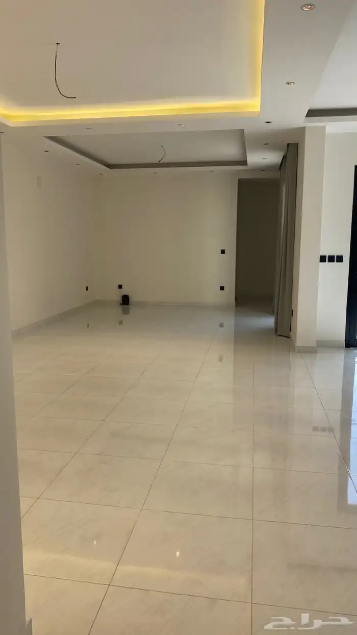 للبيع فيلا حي الجنادرية المشرقية 2