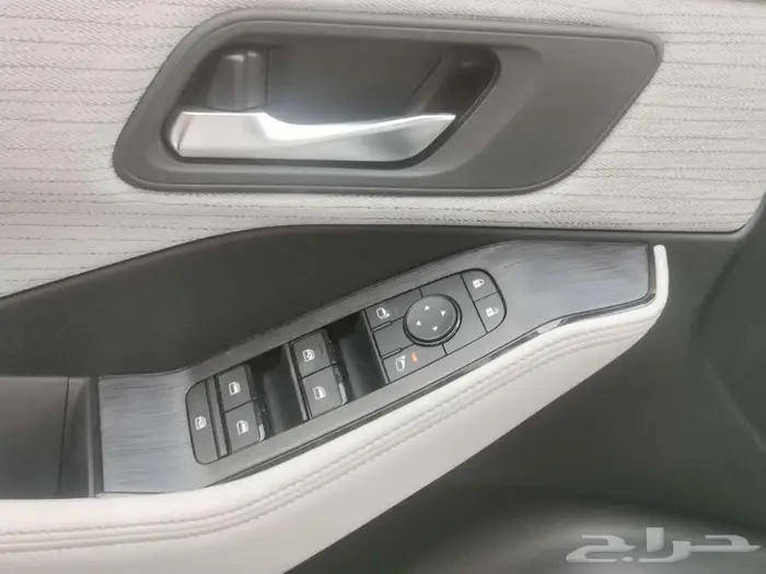 نيسان اكس تريل رصاصي 7 راكب 2500cc دبل 2025 6