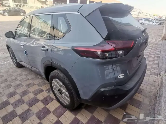 نيسان اكس تريل رصاصي 7 راكب 2500cc دبل 2025 2