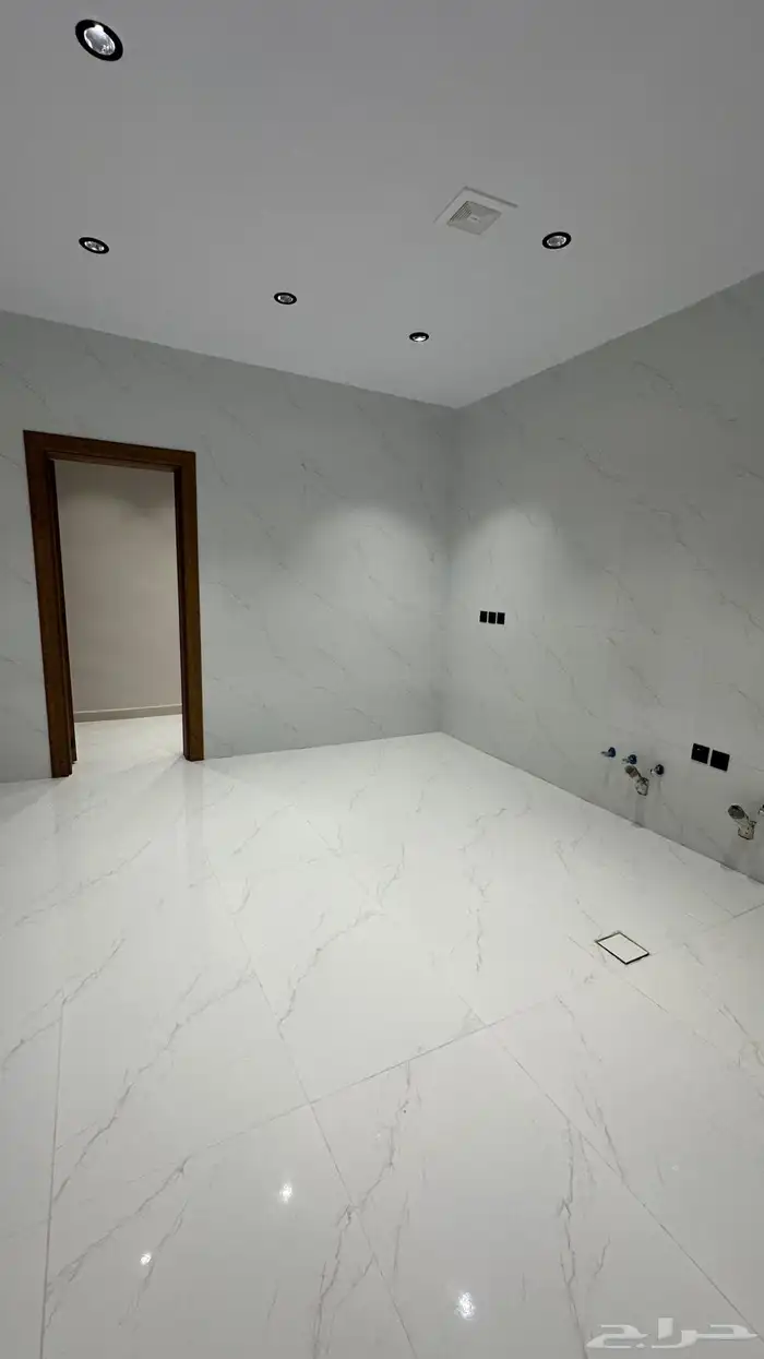 فلة روف مميزة للبيع مدخل خاص 13