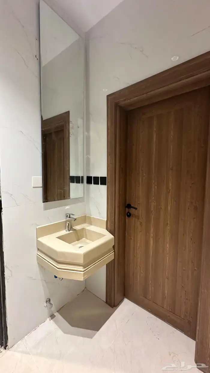 فلة روف مميزة للبيع مدخل خاص 3