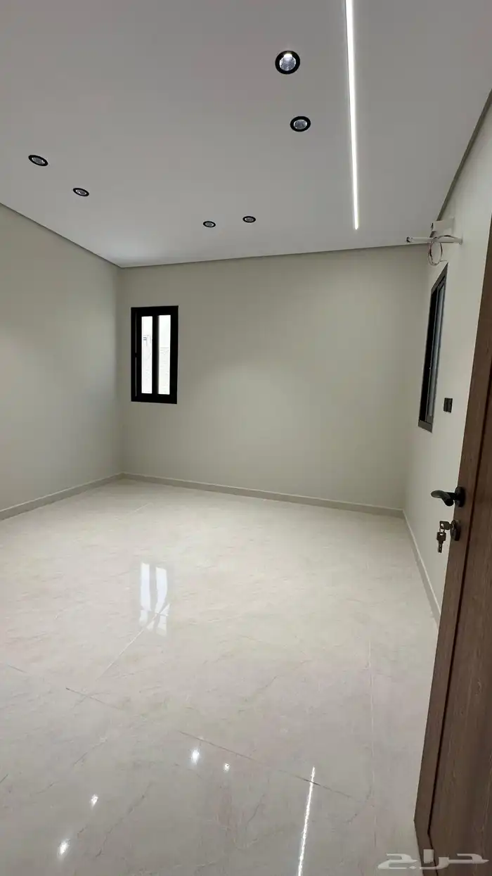 فلة روف مميزة للبيع مدخل خاص 1