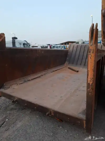 للبيع صندوق قلاب كان راكب على البي 3