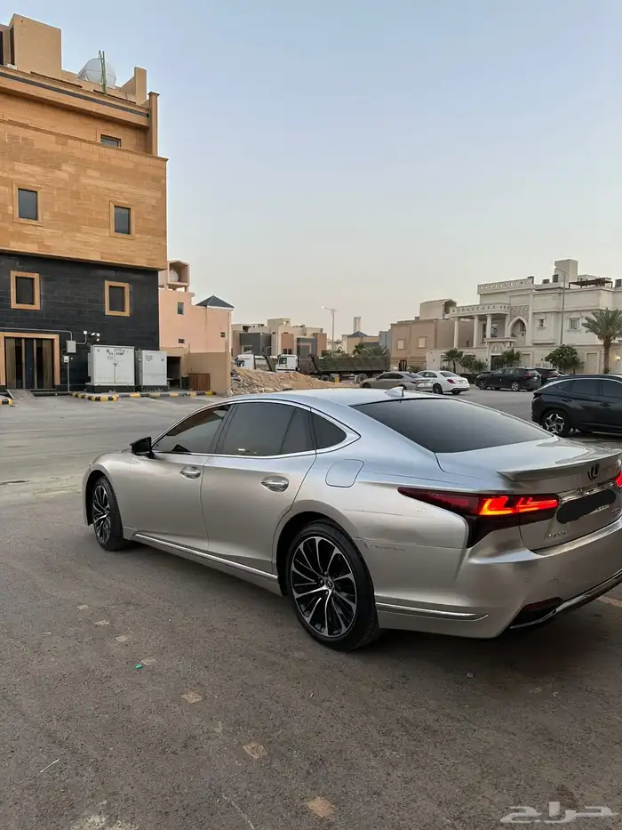 لكزس LS 500H 2