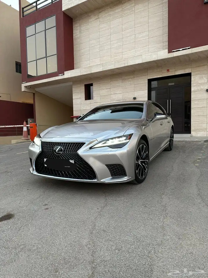 لكزس LS 500H 1